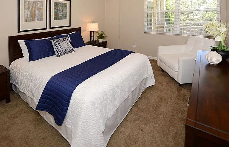 Glenmuir of Naperville Apartments — Photo 15