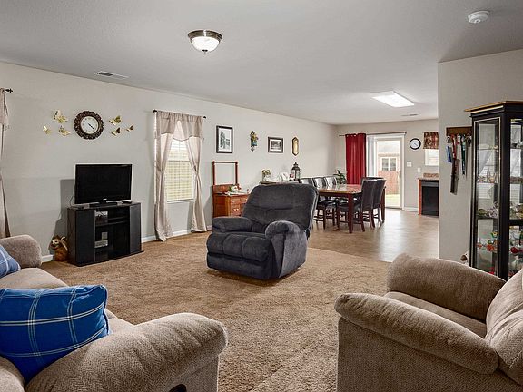 4th image of 134 David Barnes Dr