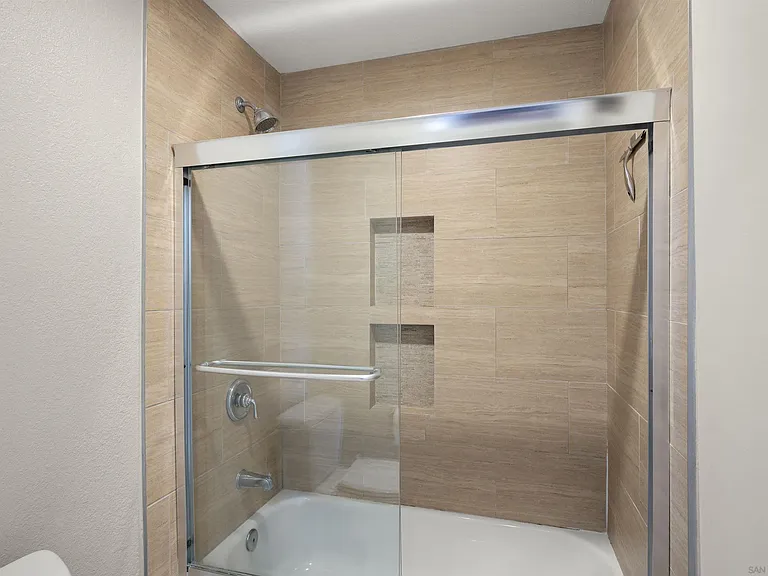 4064 Mahaila Ave #C — Photo 24