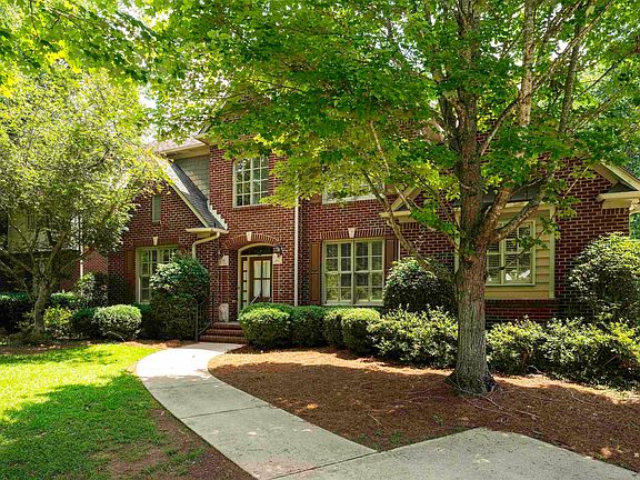 3rd image of 121 Austin Cir