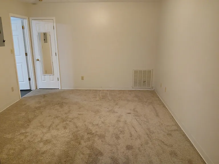 422 Main St #9 — Photo 3