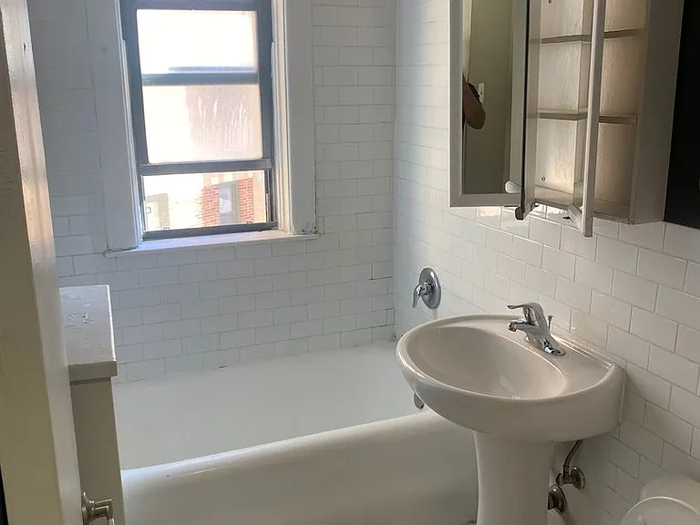Stunning Large One Bedroom, Lake View, Elevator Building — Photo 34