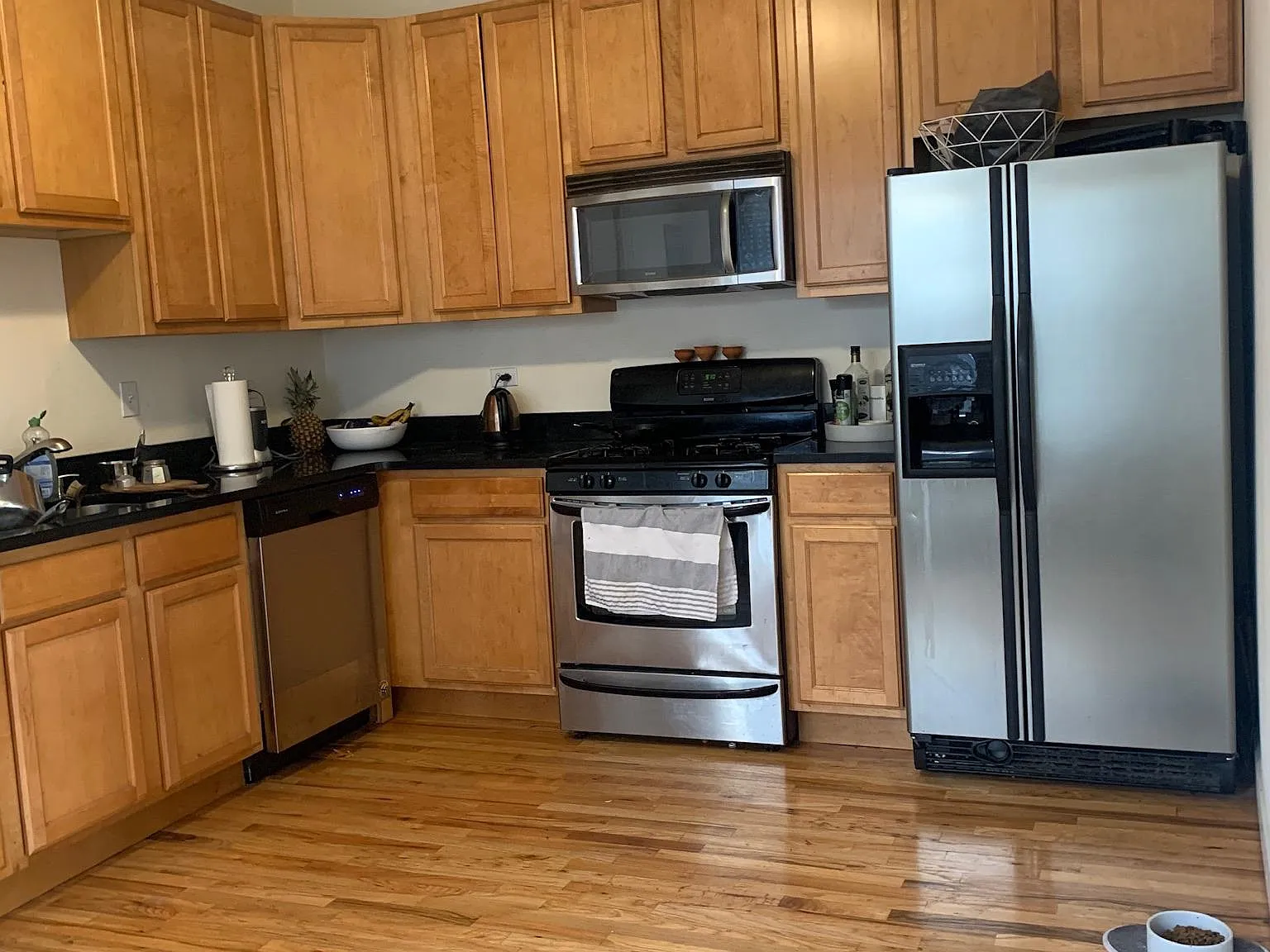 3 bed, 1900 sqft, $2,800 — Photo 2