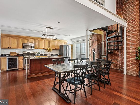 5th image of 810 N Hancock St APT 11
