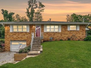 26 Plantation Dr, Morgantown, WV 26508