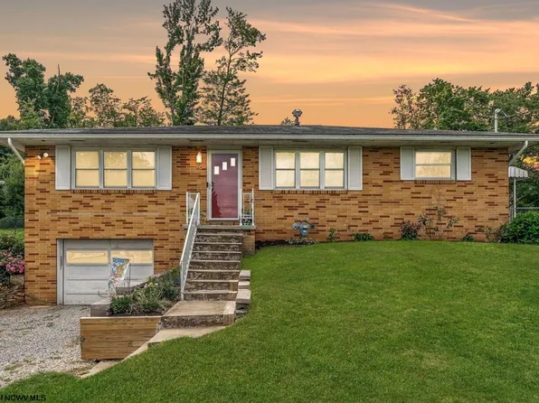 26 Plantation Dr, Morgantown, WV 26508