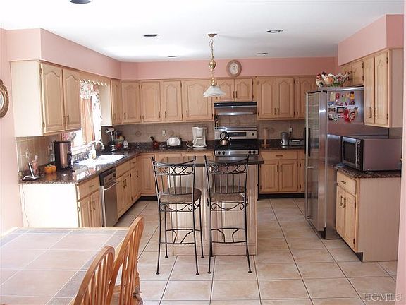 3rd image of 7 Stonewall Dr