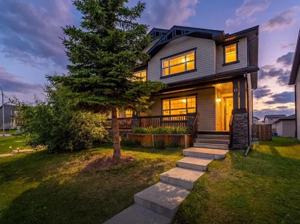 15 E Panora Sq NW, Calgary, AB T3K 0R8