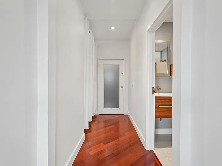 1111 55th St #5 — Photo 14