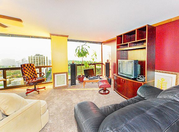 3rd image of 4343 N Clarendon Ave APT 2418A