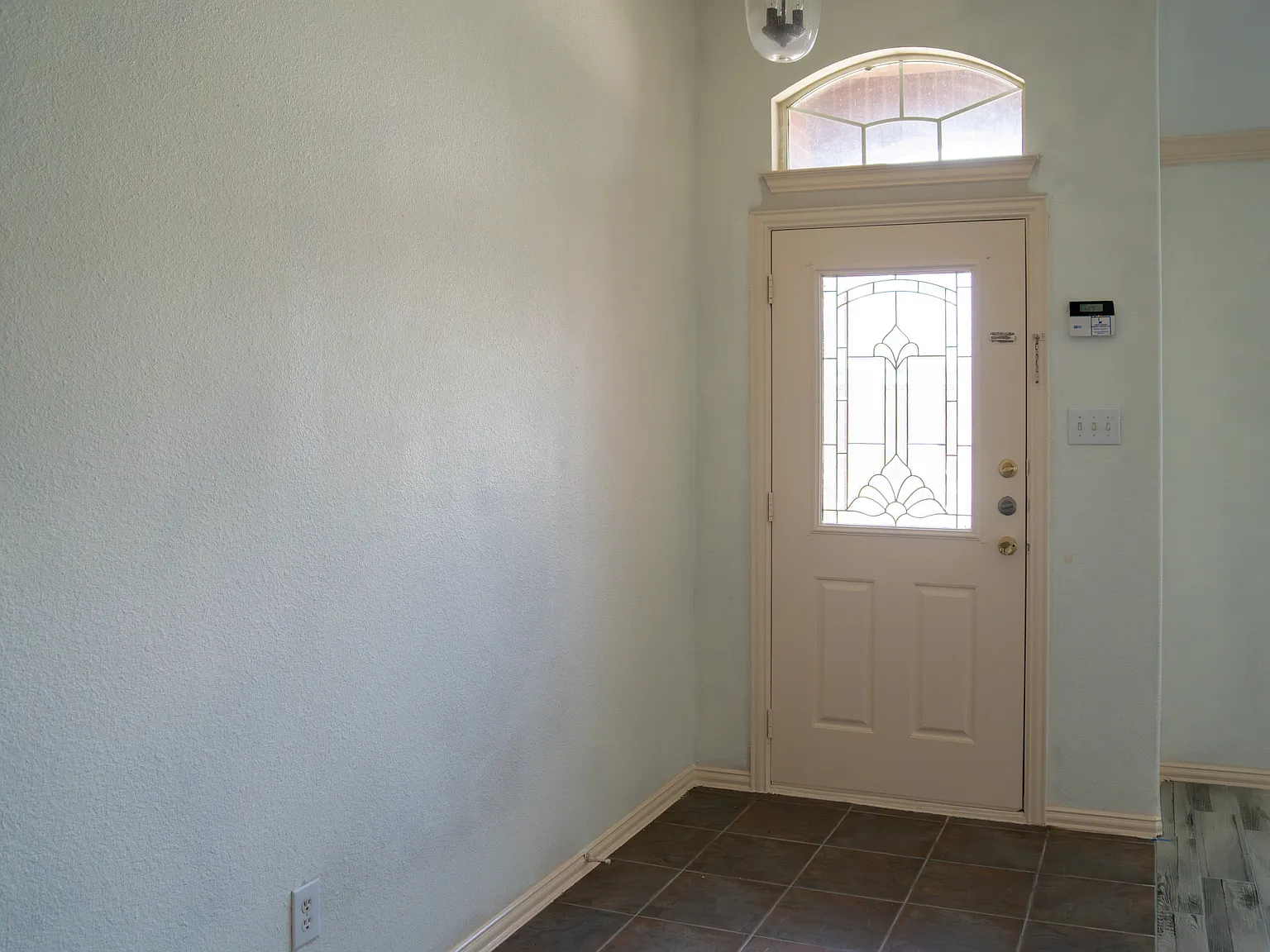 3 bed, 1955 sqft, $2,500 — Photo 2