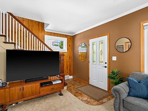 5th image of 4413 Medina St
