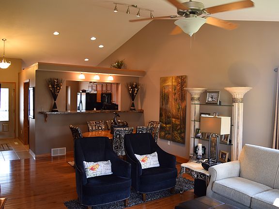 3rd image of 5315 Meadowlark Ln
