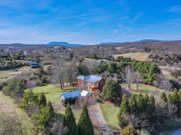 15 Vista Links Dr, Buena Vista, VA 24416