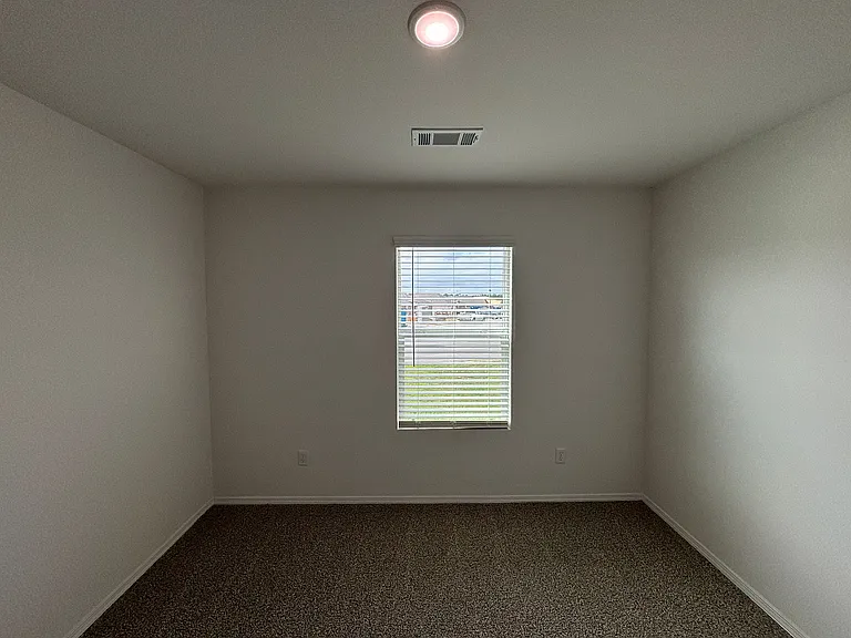 213 Preston Ln — Photo 8