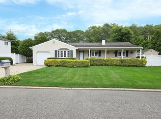 91 Bellwood Ave, South Setauket, NY 11720