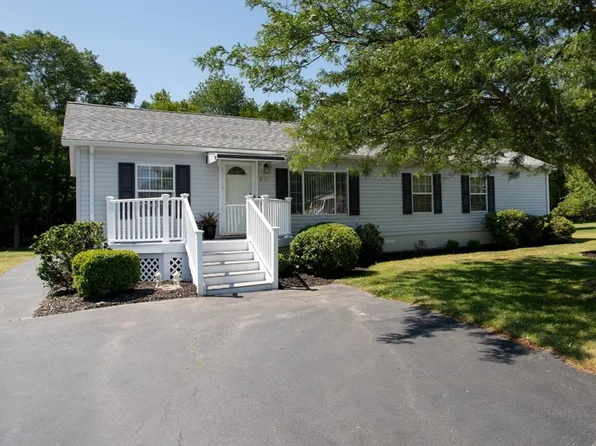 60 Mockingbird Ln, Tiverton, RI 02878