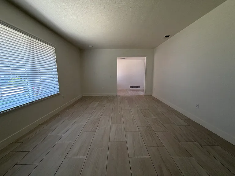 15176 Oakwood Ln — Photo 5