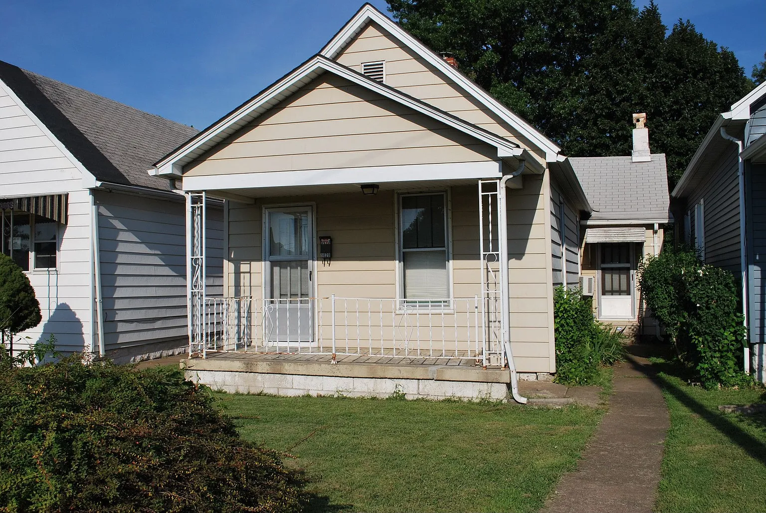 1020 Greenwood St photo 1