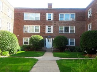 2207 W Morse Ave #1, Chicago, IL 60645