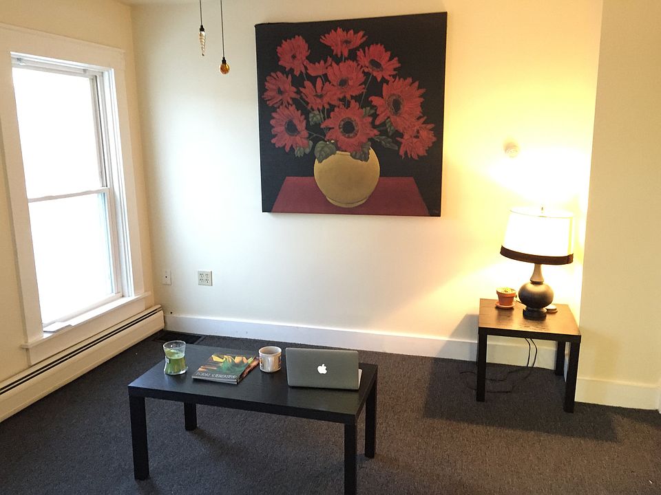 2nd image of 109 Maple St