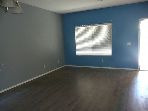 3rd image of 700 E Payton St