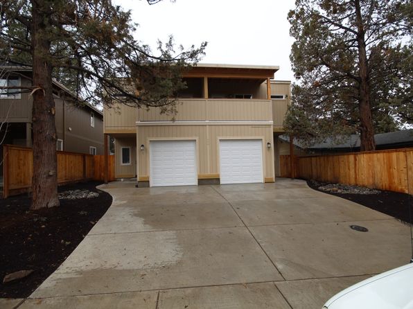 499 SE Douglas St #1