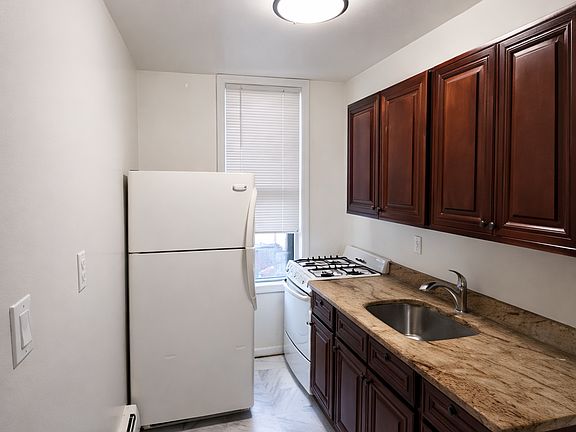 4th image of 2915 Astoria Blvd #2L