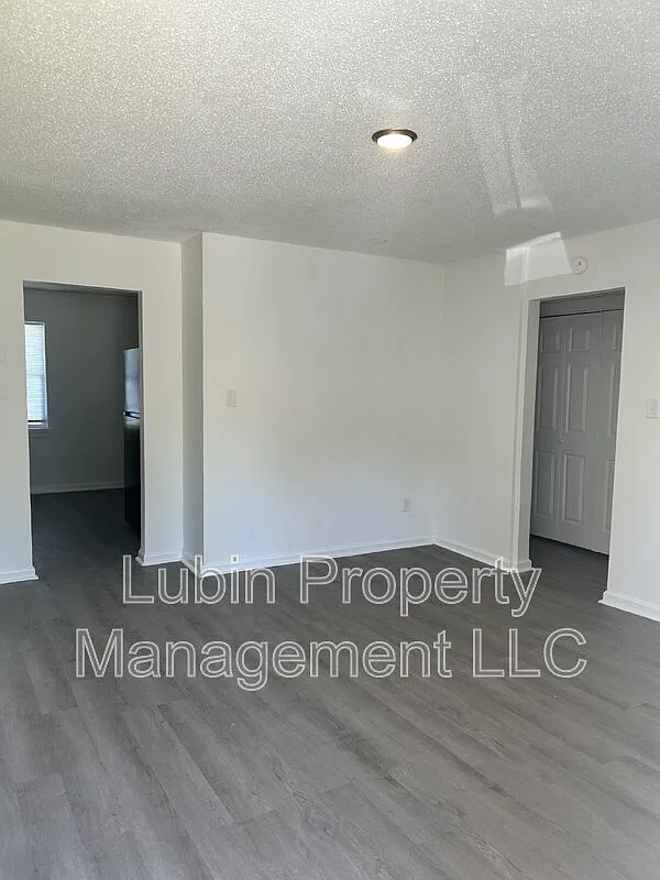 2 bed, 1.0 bath, $825 — Photo 3