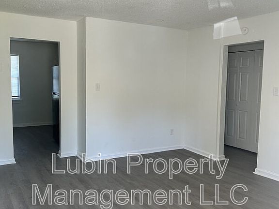 3rd image of 1711 Pendleton St APT 10