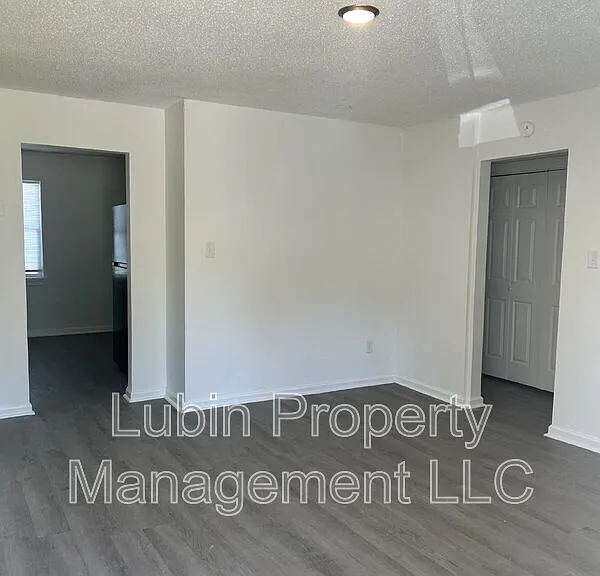 1699 Pendleton St #1 — Photo 3