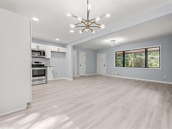 5th image of 4089 Thetford Ct