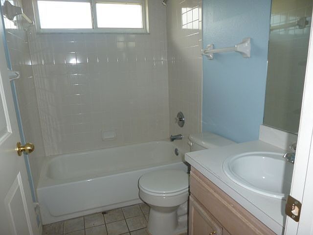 2nd image of 522 Carlsbad Dr