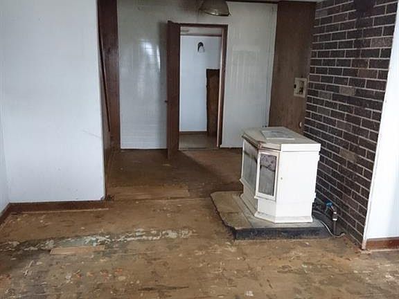 3rd image of 2411 S Poplar St