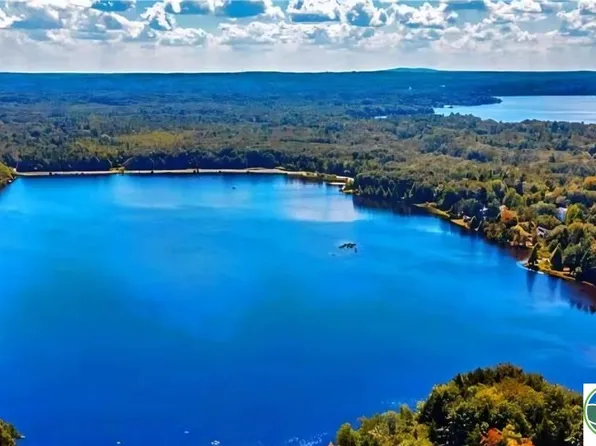 826 Laurel Ln, Mount Pocono, PA 18344