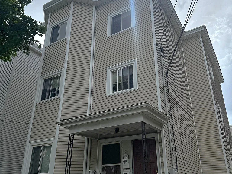 24 Rossmore St #1 — Photo 5