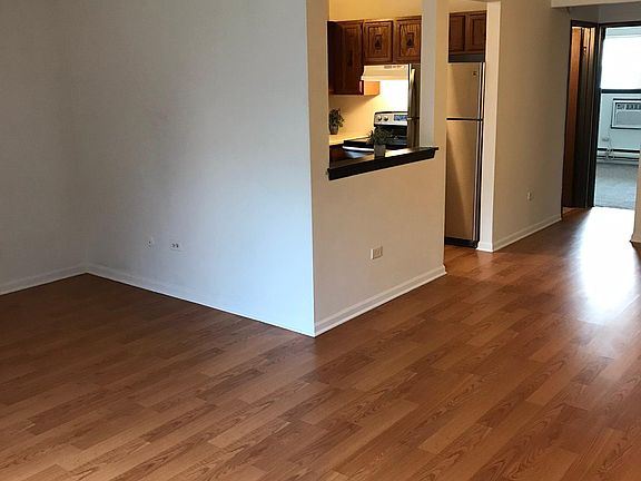 4th image of 457 E Spruce Dr APT 1A