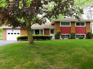 100 Frandee Ln, Rochester, NY 14626