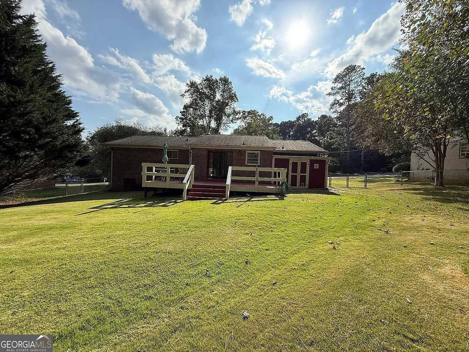 3 bed, 2.0 bath, 1035 sqft, $2,100 — Photo 2