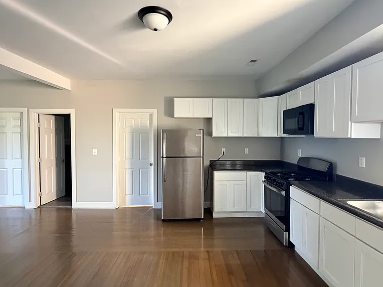 151 Howard Ave #2L — Photo 3