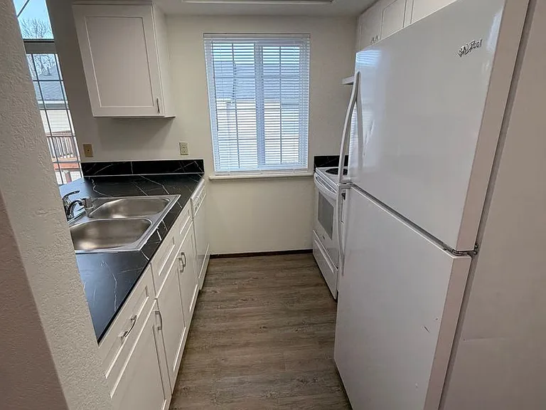 5681 Eagle Pkwy — Photo 3