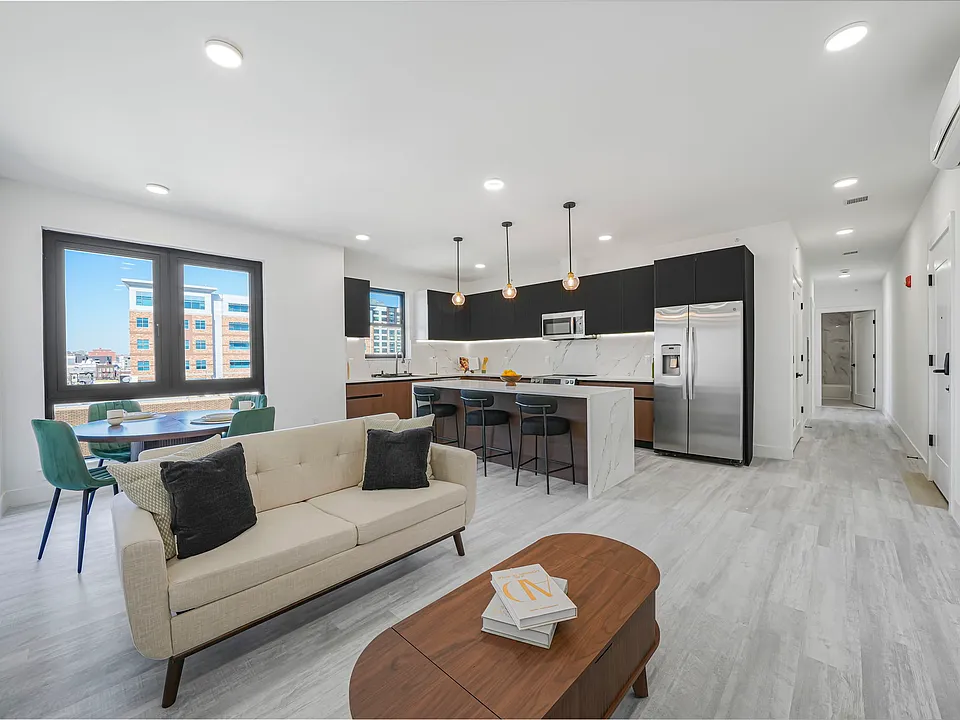 4614 Kennedy Blvd #202