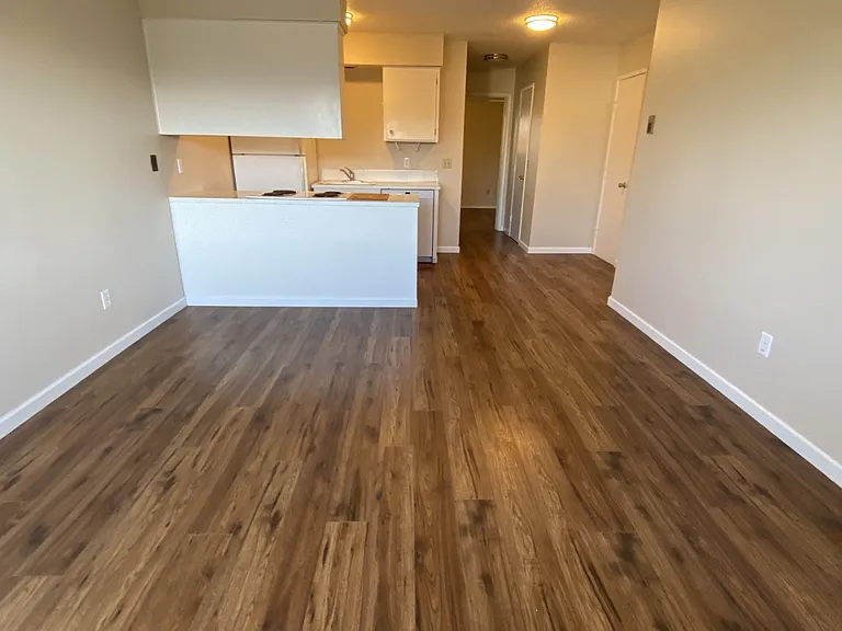 717 SW 6th St #10 — Photo 1