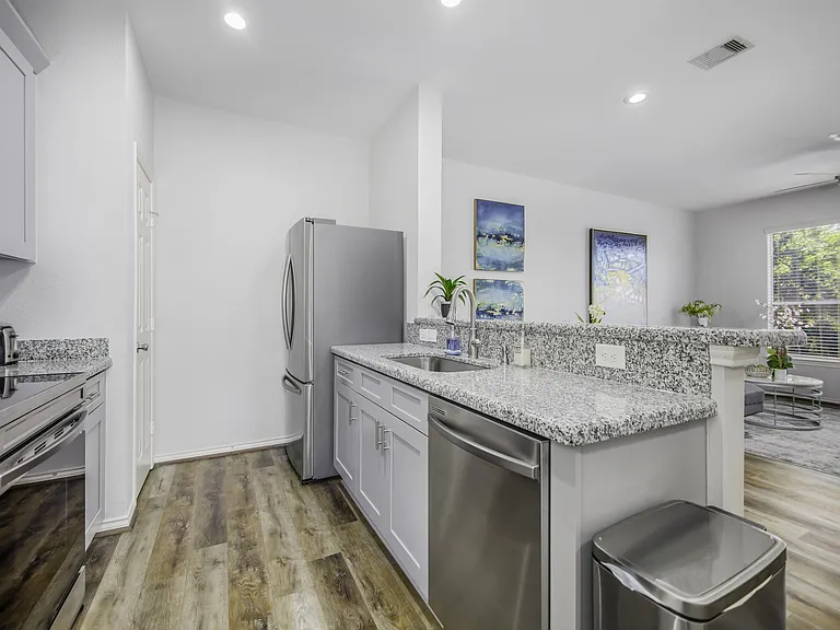 2926 Clay St — Photo 6
