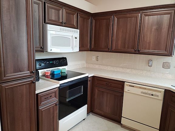 5th image of 32601 Oak Park Dr