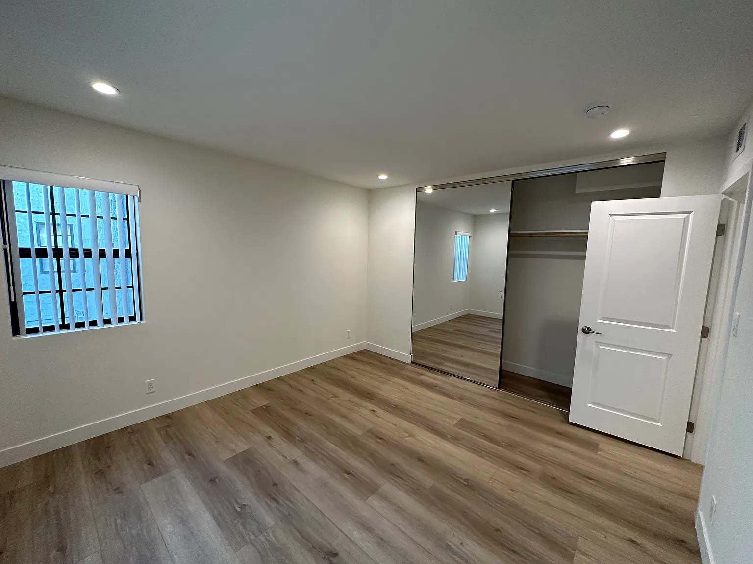 2 bed, 1200 sqft, $3,595 — Photo 3