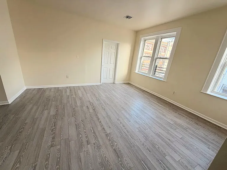 120 Bragaw Ave #6A — Photo 3