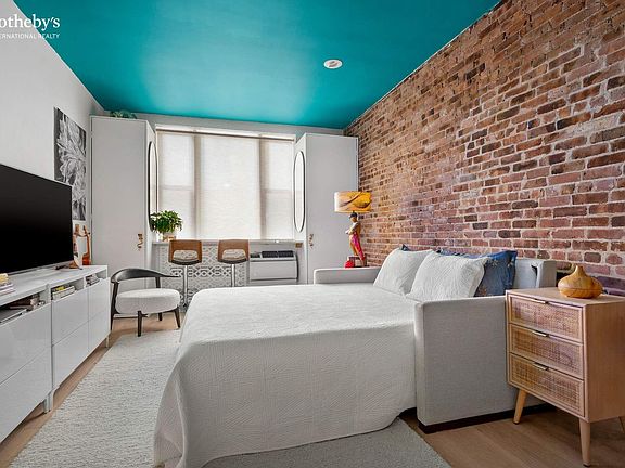3rd image of 453 W 43rd St APT 1-B