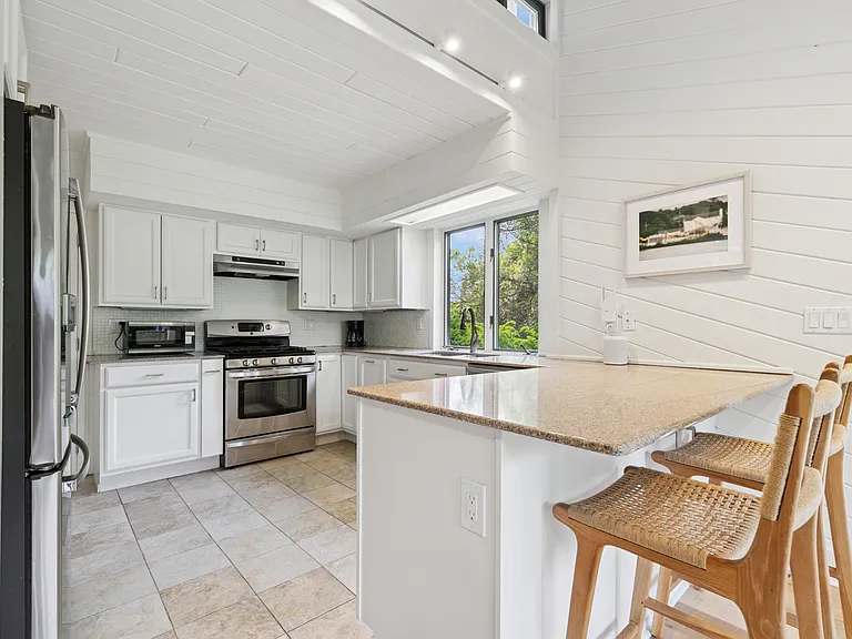 101 S Forest St — Photo 8