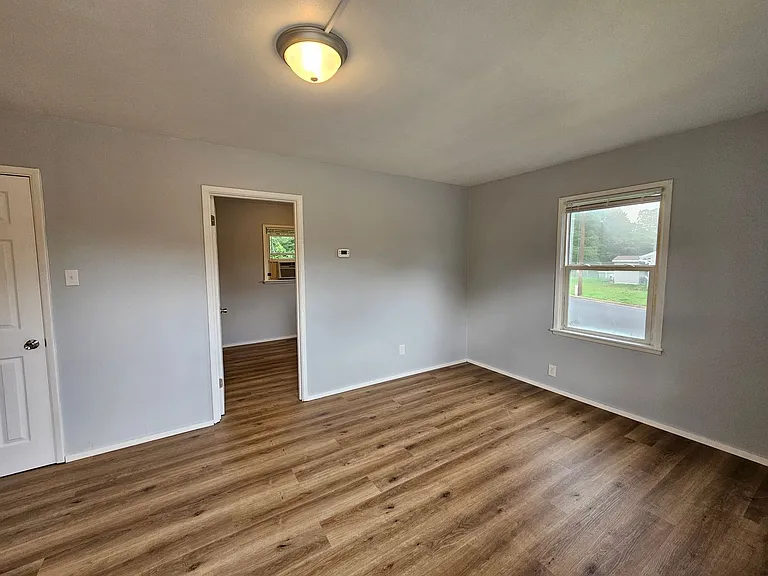 701 W Main St — Photo 7